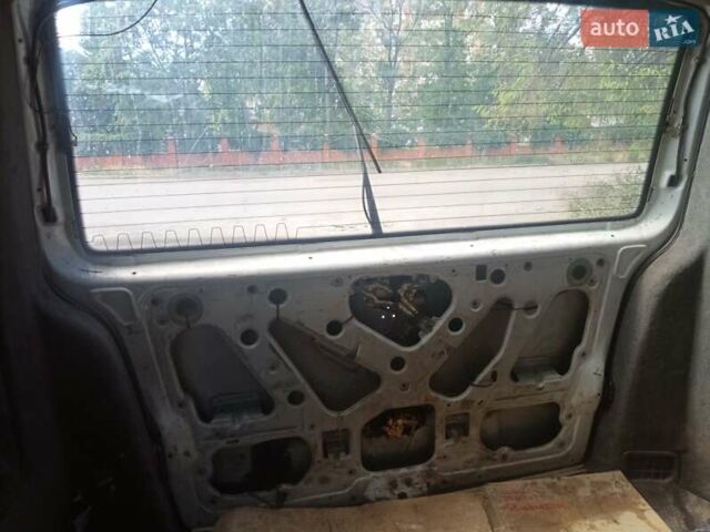 Белый Мерседес Вито, объемом двигателя 2.2 л и пробегом 475 тыс. км за 3800 $, фото 7 на Automoto.ua