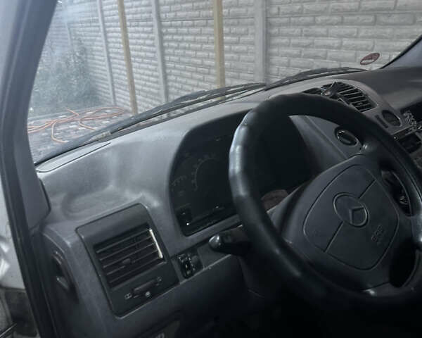 Білий Мерседес Віто, об'ємом двигуна 2.2 л та пробігом 400 тис. км за 2300 $, фото 5 на Automoto.ua