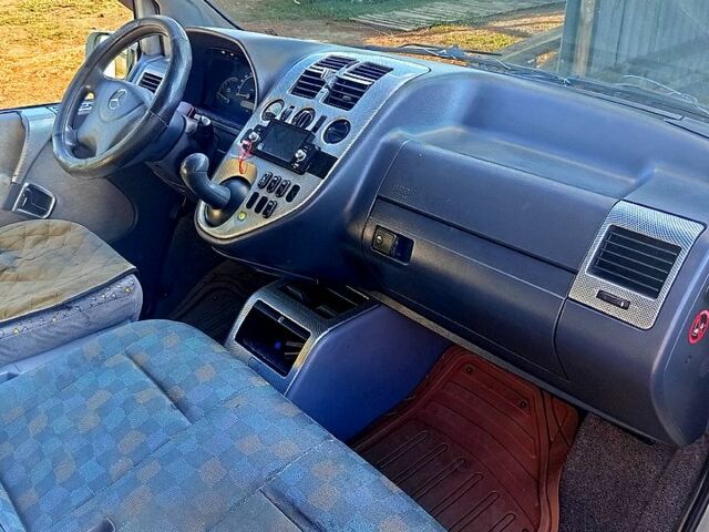 Белый Мерседес Вито, объемом двигателя 2.3 л и пробегом 300 тыс. км за 4270 $, фото 7 на Automoto.ua