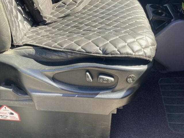 Белый Мерседес Вито, объемом двигателя 2.1 л и пробегом 380 тыс. км за 4300 $, фото 5 на Automoto.ua