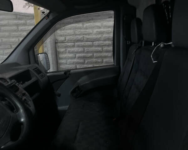 Білий Мерседес Віто, об'ємом двигуна 2.2 л та пробігом 400 тис. км за 2300 $, фото 7 на Automoto.ua
