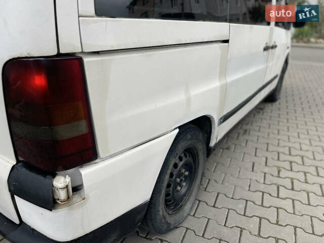 Білий Мерседес Віто, об'ємом двигуна 2.15 л та пробігом 300 тис. км за 2800 $, фото 17 на Automoto.ua