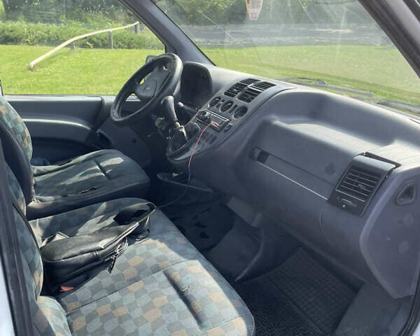 Белый Мерседес Вито, объемом двигателя 2.15 л и пробегом 357 тыс. км за 4950 $, фото 9 на Automoto.ua