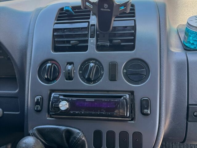 Белый Мерседес Вито, объемом двигателя 2.2 л и пробегом 360 тыс. км за 4600 $, фото 1 на Automoto.ua