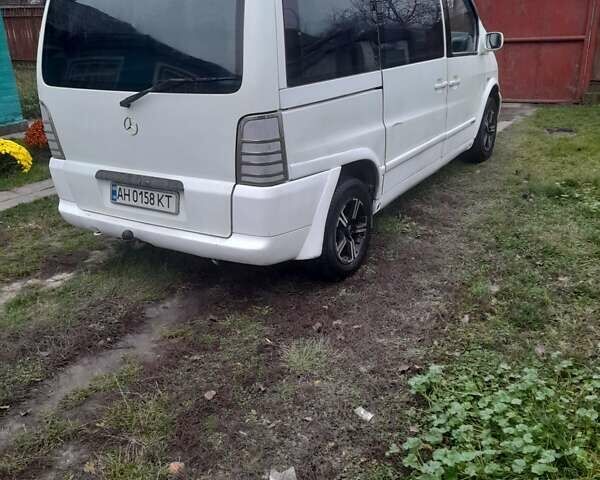 Белый Мерседес Вито, объемом двигателя 2.3 л и пробегом 405 тыс. км за 4500 $, фото 5 на Automoto.ua