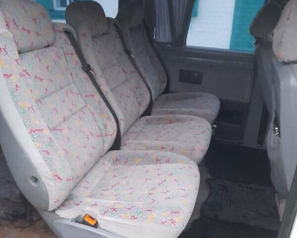 Белый Мерседес Вито, объемом двигателя 2.3 л и пробегом 405 тыс. км за 4500 $, фото 7 на Automoto.ua