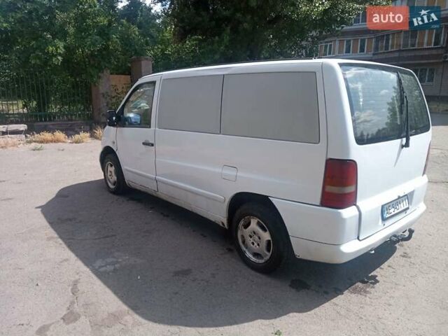 Белый Мерседес Вито, объемом двигателя 2.2 л и пробегом 475 тыс. км за 3800 $, фото 6 на Automoto.ua