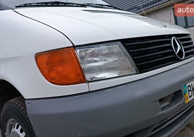 Белый Мерседес Вито, объемом двигателя 2.2 л и пробегом 300 тыс. км за 3750 $, фото 20 на Automoto.ua