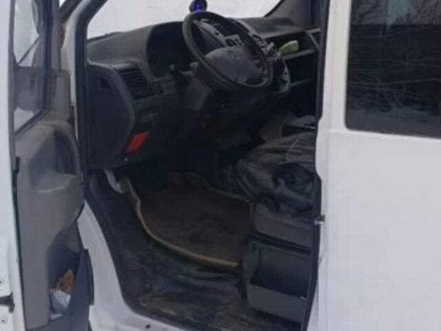 Белый Мерседес Вито, объемом двигателя 2.15 л и пробегом 288 тыс. км за 3000 $, фото 5 на Automoto.ua