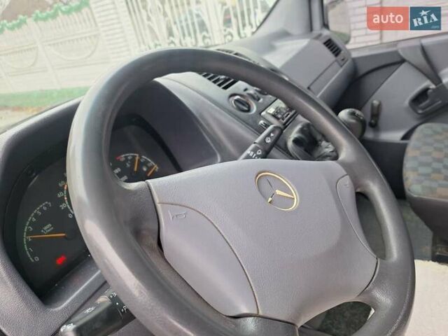 Белый Мерседес Вито, объемом двигателя 2.2 л и пробегом 333 тыс. км за 3700 $, фото 26 на Automoto.ua