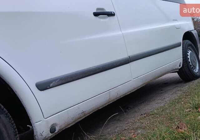 Белый Мерседес Вито, объемом двигателя 2.2 л и пробегом 300 тыс. км за 3750 $, фото 31 на Automoto.ua