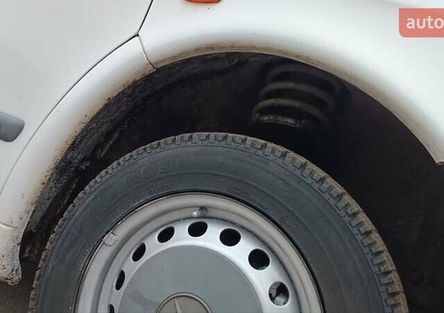 Белый Мерседес Вито, объемом двигателя 2.2 л и пробегом 300 тыс. км за 3750 $, фото 33 на Automoto.ua