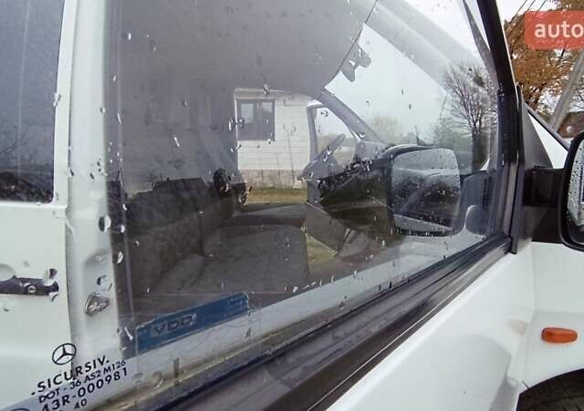 Белый Мерседес Вито, объемом двигателя 2.2 л и пробегом 300 тыс. км за 3750 $, фото 67 на Automoto.ua