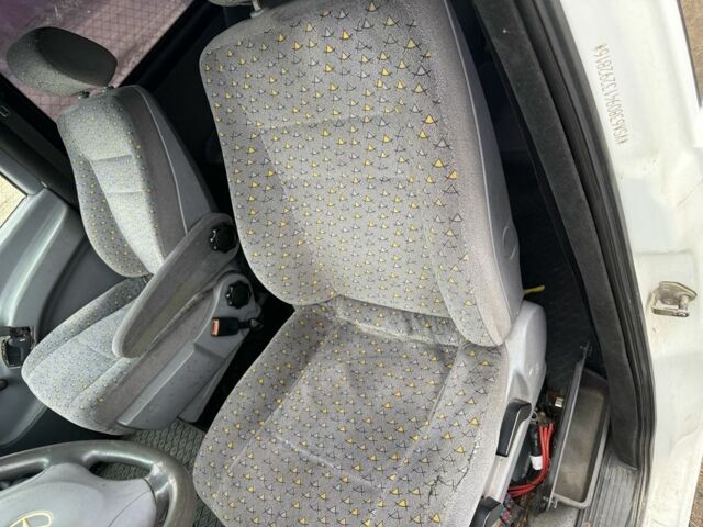 Білий Мерседес Віто, об'ємом двигуна 2.1 л та пробігом 400 тис. км за 3500 $, фото 3 на Automoto.ua