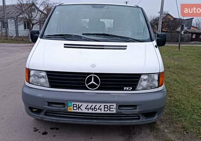 Белый Мерседес Вито, объемом двигателя 2.2 л и пробегом 300 тыс. км за 3750 $, фото 17 на Automoto.ua