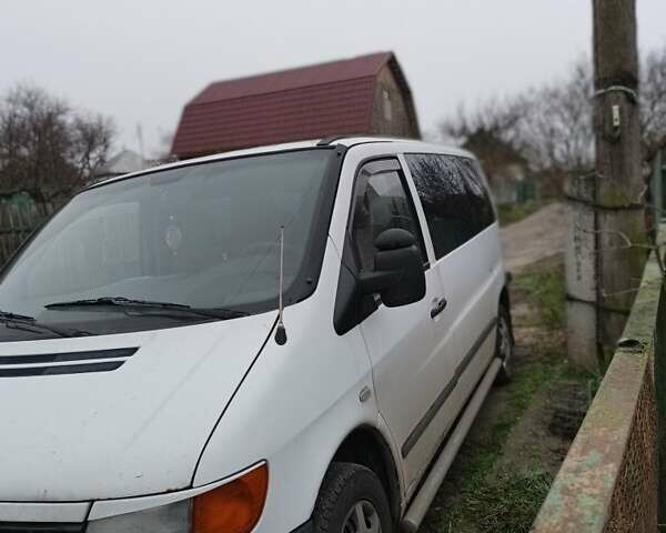 Белый Мерседес Вито, объемом двигателя 2.1 л и пробегом 230 тыс. км за 4000 $, фото 3 на Automoto.ua