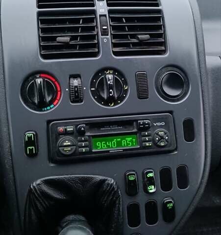 Белый Мерседес Вито, объемом двигателя 2.2 л и пробегом 300 тыс. км за 3750 $, фото 71 на Automoto.ua