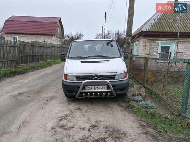Белый Мерседес Вито, объемом двигателя 2.1 л и пробегом 230 тыс. км за 4000 $, фото 7 на Automoto.ua