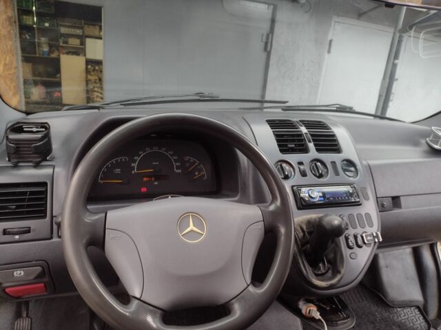 Белый Мерседес Вито, объемом двигателя 2.1 л и пробегом 365 тыс. км за 5000 $, фото 9 на Automoto.ua