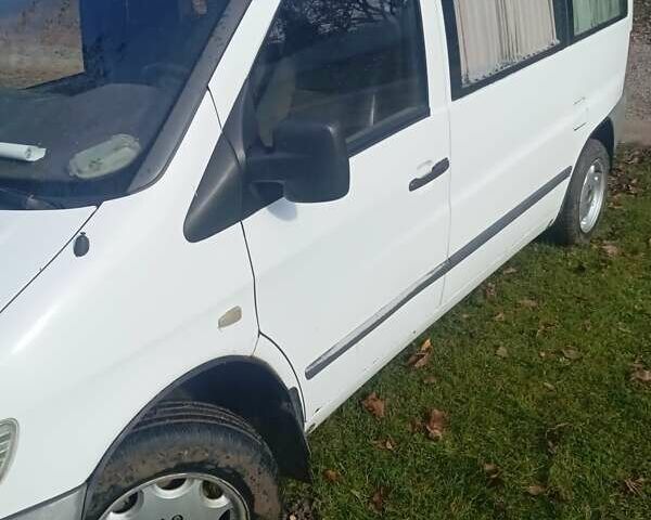 Белый Мерседес Вито, объемом двигателя 2.2 л и пробегом 316 тыс. км за 4000 $, фото 7 на Automoto.ua