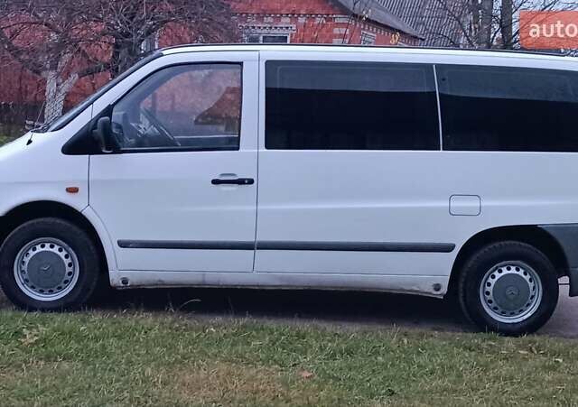 Белый Мерседес Вито, объемом двигателя 2.2 л и пробегом 300 тыс. км за 3750 $, фото 10 на Automoto.ua