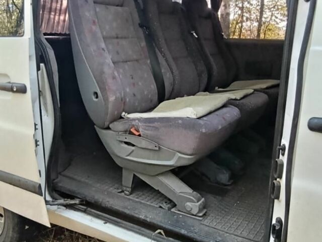 Белый Мерседес Вито, объемом двигателя 0 л и пробегом 660 тыс. км за 3200 $, фото 5 на Automoto.ua
