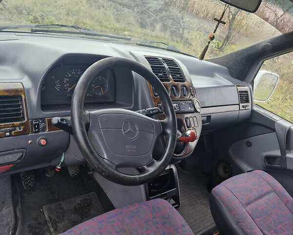 Белый Мерседес Вито, объемом двигателя 2.15 л и пробегом 350 тыс. км за 3000 $, фото 10 на Automoto.ua