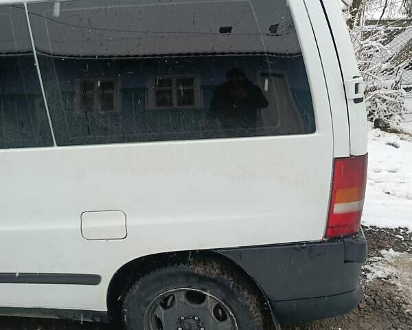 Белый Мерседес Вито, объемом двигателя 2.2 л и пробегом 345 тыс. км за 5200 $, фото 5 на Automoto.ua