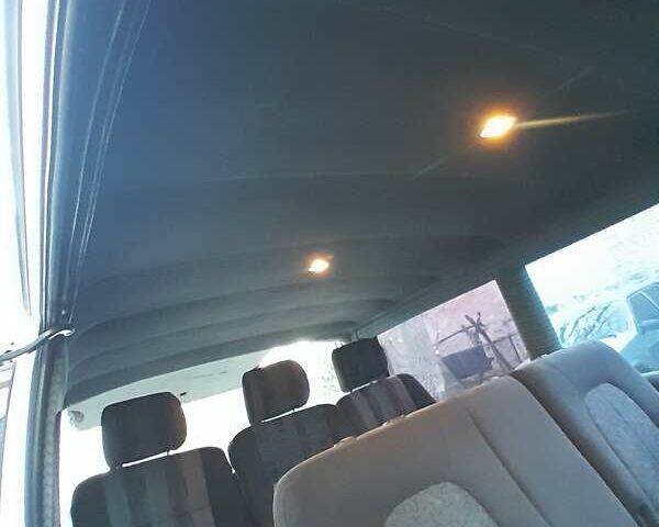 Белый Мерседес Вито, объемом двигателя 2.15 л и пробегом 340 тыс. км за 4600 $, фото 5 на Automoto.ua