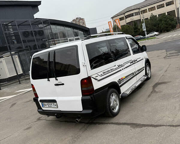 Белый Мерседес Вито, объемом двигателя 2.15 л и пробегом 300 тыс. км за 4199 $, фото 6 на Automoto.ua