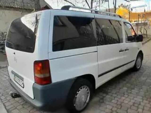 Белый Мерседес Вито, объемом двигателя 2.2 л и пробегом 278 тыс. км за 2900 $, фото 2 на Automoto.ua