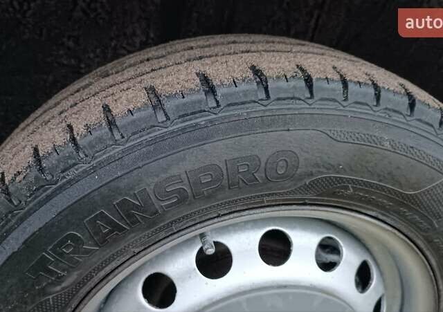 Белый Мерседес Вито, объемом двигателя 2.2 л и пробегом 300 тыс. км за 3750 $, фото 38 на Automoto.ua