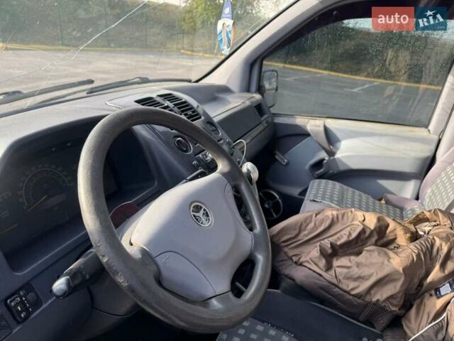 Белый Мерседес Вито, объемом двигателя 2.15 л и пробегом 280 тыс. км за 3700 $, фото 2 на Automoto.ua