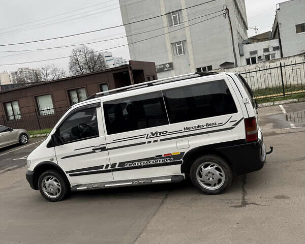 Белый Мерседес Вито, объемом двигателя 2.15 л и пробегом 300 тыс. км за 4199 $, фото 11 на Automoto.ua