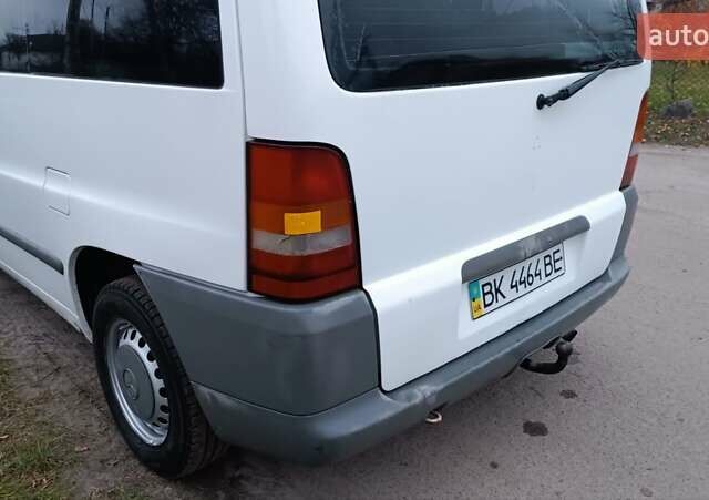 Белый Мерседес Вито, объемом двигателя 2.2 л и пробегом 300 тыс. км за 3750 $, фото 25 на Automoto.ua