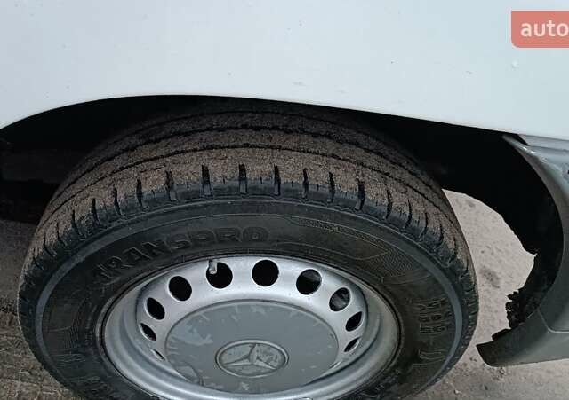 Белый Мерседес Вито, объемом двигателя 2.2 л и пробегом 300 тыс. км за 3750 $, фото 34 на Automoto.ua