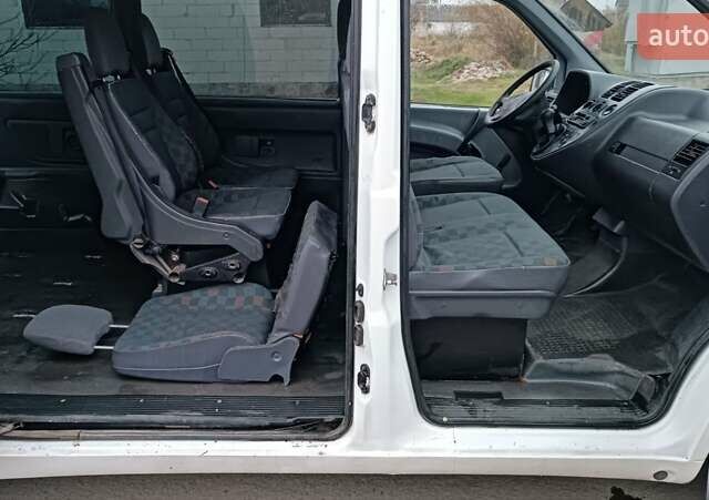 Белый Мерседес Вито, объемом двигателя 2.2 л и пробегом 300 тыс. км за 3750 $, фото 47 на Automoto.ua