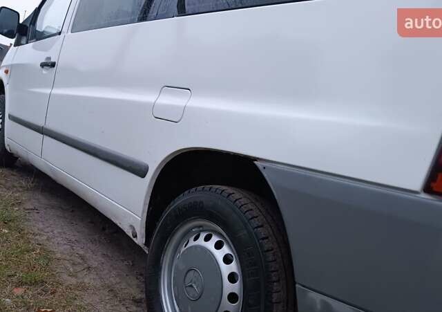 Белый Мерседес Вито, объемом двигателя 2.2 л и пробегом 300 тыс. км за 3750 $, фото 29 на Automoto.ua