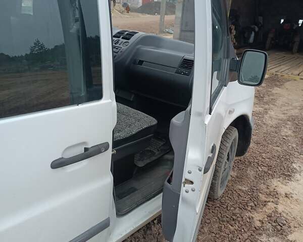 Белый Мерседес Вито, объемом двигателя 2.2 л и пробегом 520 тыс. км за 4800 $, фото 6 на Automoto.ua