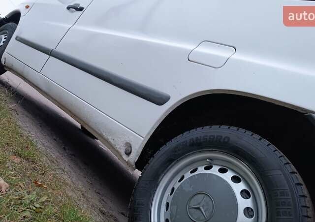 Белый Мерседес Вито, объемом двигателя 2.2 л и пробегом 300 тыс. км за 3750 $, фото 27 на Automoto.ua