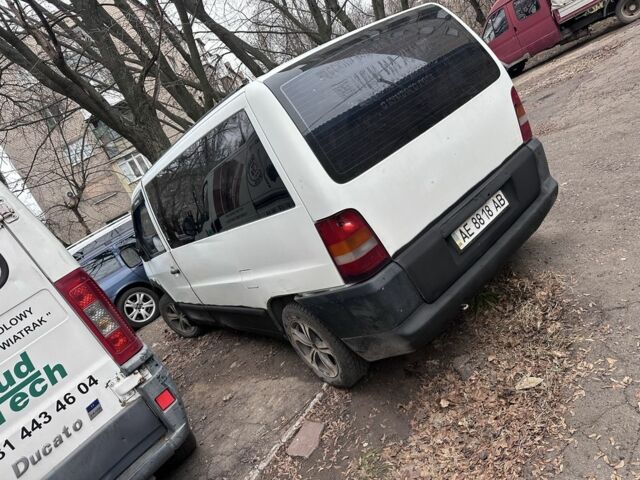 Белый Мерседес Вито, объемом двигателя 2.2 л и пробегом 333 тыс. км за 2200 $, фото 3 на Automoto.ua