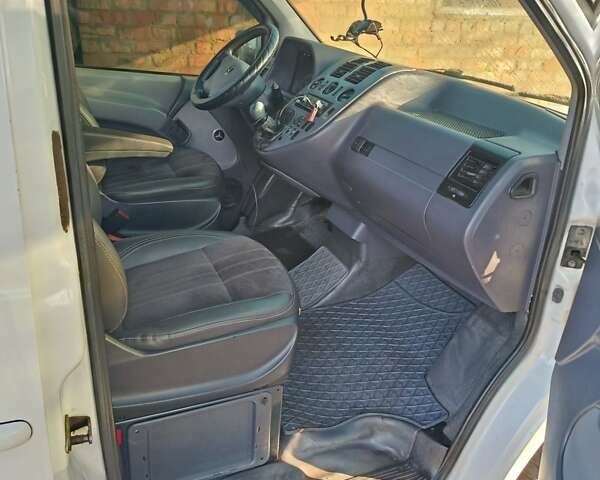 Білий Мерседес Віто, об'ємом двигуна 2.2 л та пробігом 540 тис. км за 4800 $, фото 14 на Automoto.ua