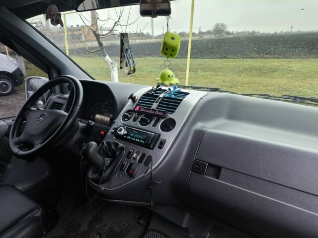 Белый Мерседес Вито, объемом двигателя 2.2 л и пробегом 430 тыс. км за 8000 $, фото 4 на Automoto.ua