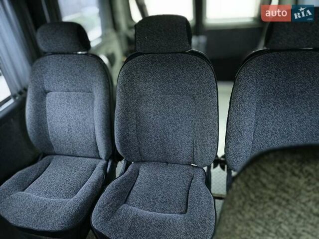 Белый Мерседес Вито, объемом двигателя 2.1 л и пробегом 230 тыс. км за 4000 $, фото 4 на Automoto.ua