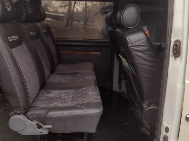 Белый Мерседес Вито, объемом двигателя 2.1 л и пробегом 365 тыс. км за 5000 $, фото 8 на Automoto.ua