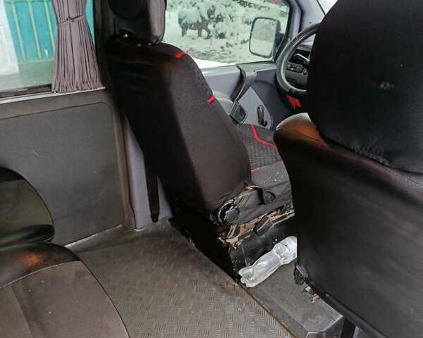 Белый Мерседес Вито, объемом двигателя 2.2 л и пробегом 345 тыс. км за 5200 $, фото 16 на Automoto.ua