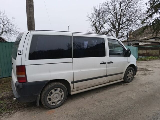Белый Мерседес Вито, объемом двигателя 0 л и пробегом 230 тыс. км за 4000 $, фото 2 на Automoto.ua
