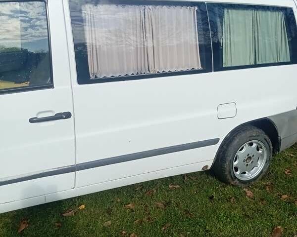 Белый Мерседес Вито, объемом двигателя 2.2 л и пробегом 316 тыс. км за 4000 $, фото 6 на Automoto.ua