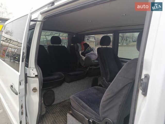 Белый Мерседес Вито, объемом двигателя 2.15 л и пробегом 370 тыс. км за 5700 $, фото 8 на Automoto.ua