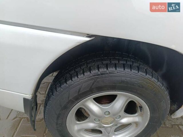 Белый Мерседес Вито, объемом двигателя 2.15 л и пробегом 370 тыс. км за 5700 $, фото 24 на Automoto.ua